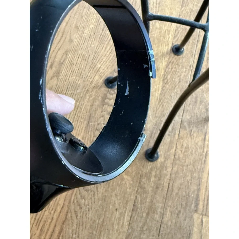 Genuine Oculus Quest 1 Pair Of Controller Rigt , Left , Broken , Untested (read
